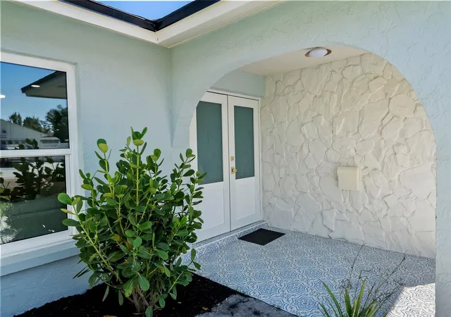 Homes for sale in Saint Petersburg, FL | 4568 40Th St S, Saint Petersburg, FL 33711 | MLS# TB8501229