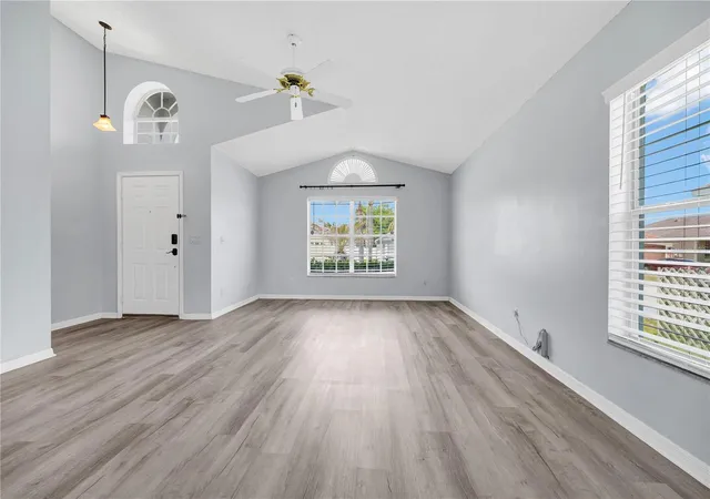 Photo 1 of Single family home for sale at 515 Lake Davenport Blvd, Davenport, FL 33897 | MLS# S5148532 | Listing updated on 2026-10-20