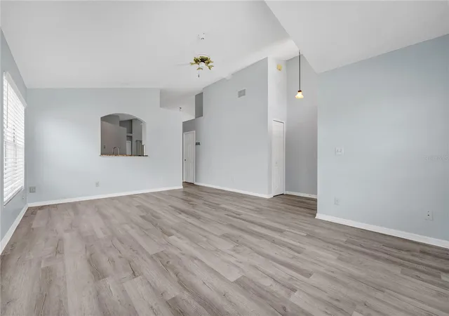 Photo 2 of Single family home for sale at 515 Lake Davenport Blvd, Davenport, FL 33897 | MLS# S5148532 | Listing updated on 2026-10-20