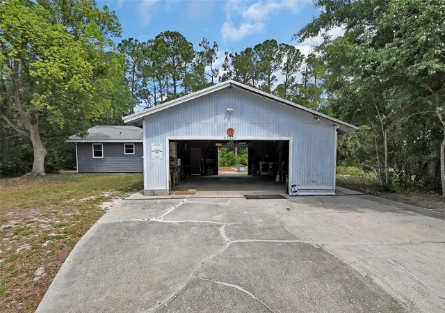 Photo 2 of Single family home for sale at 25801 Blue Lakes Dr, Paisley, FL 32767 | MLS# V4948702 | Listing updated on 2026-10-06