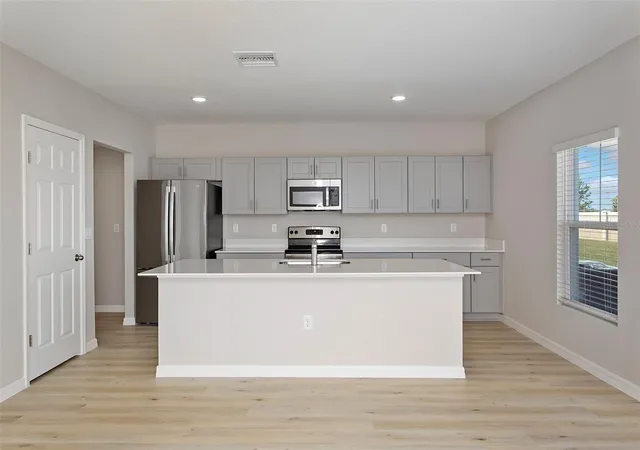 2nd image of 35005 Arbor Retreat Dr, Dade City, FL 33525 | MLS# TB8501315
