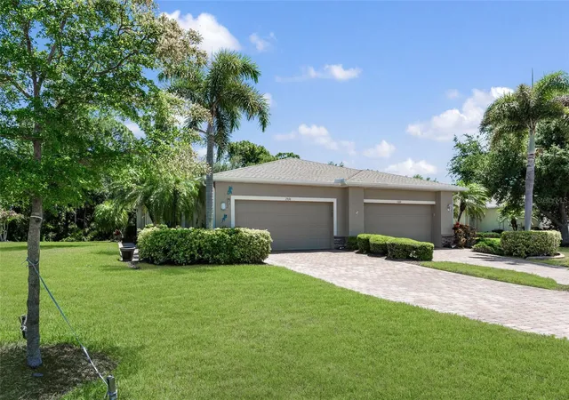 Photo 4 of House for sale at 29696 Ontario Ct, Englewood, FL 34223 | MLS# D6147185 | Listing updated on 2026-10-10