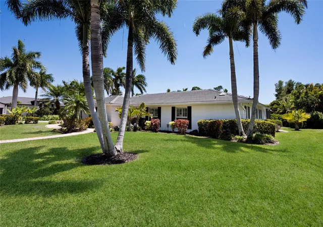 2nd image of 430 Bird Key Dr, Sarasota, FL 34236 | MLS# A4691206