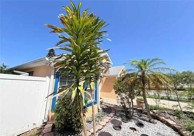 4th image of 1150 Oakwood Dr, Dunedin, FL 34698 | MLS# TB8501376