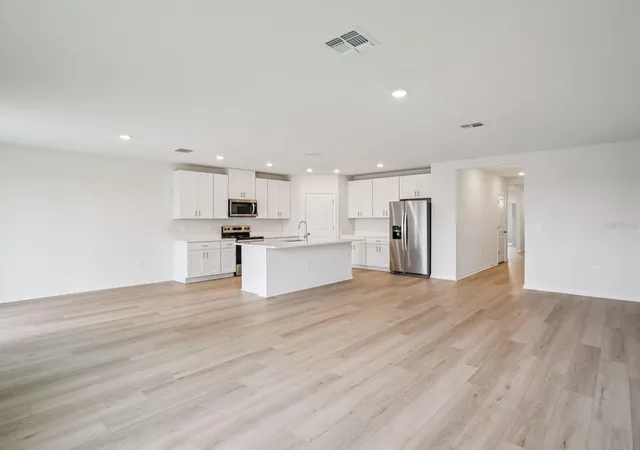 Photo 4 of Single family home for sale at 10436 Abundance Grv Way, Parrish, FL 34219 | MLS# TB8501390 | Listing updated on 2026-10-20