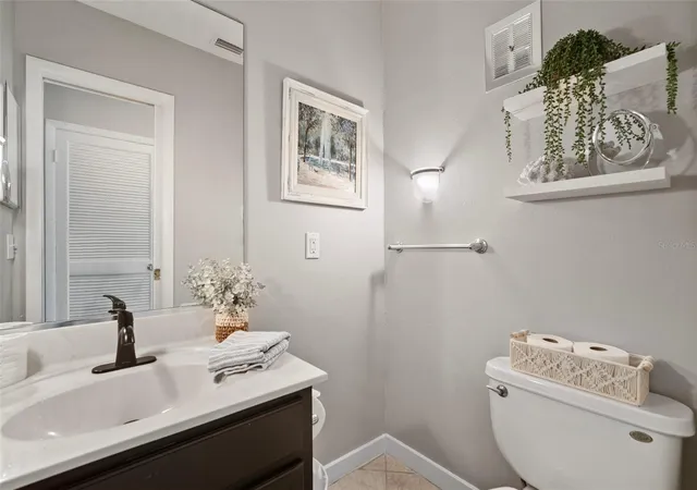 15th image of 380 Base Ave E #202, Venice, FL 34285 | MLS# C7525299