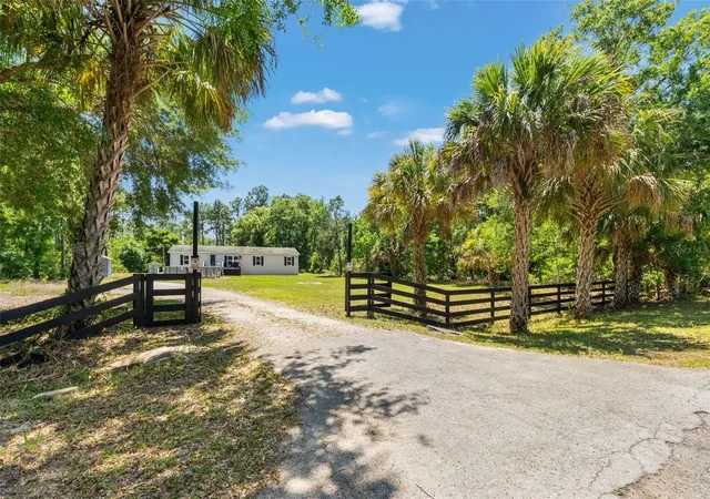 1st image of 6886 W Edgewood Ln, Homosassa, FL 34448 | MLS# W7885166