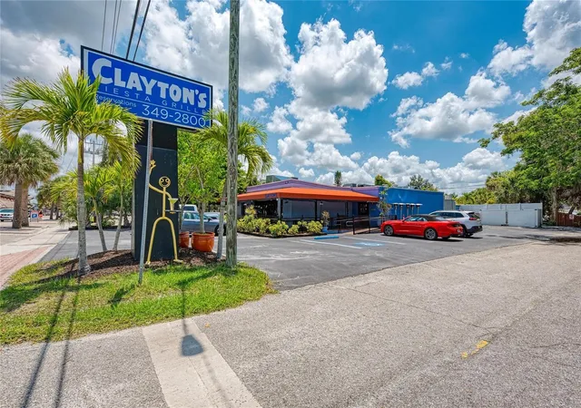 2nd image of 1218 Moonmist Cir, SARASOTA, FL 34242