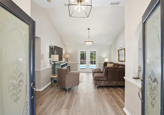 Photo 3 of Single family home for sale at 610 Woodview Way, Bradenton, FL 34212 | MLS# TB8501504 | Listing updated on 2026-10-28