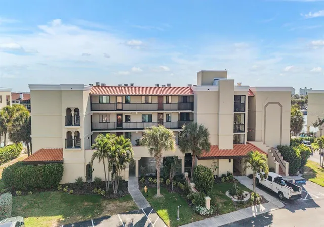 2nd image of 7435 Bayshore Dr #303, Treasure Island, FL 33706 | MLS# TB8501515