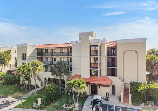 3rd image of 7435 Bayshore Dr, St. Petersburg, FL 33706