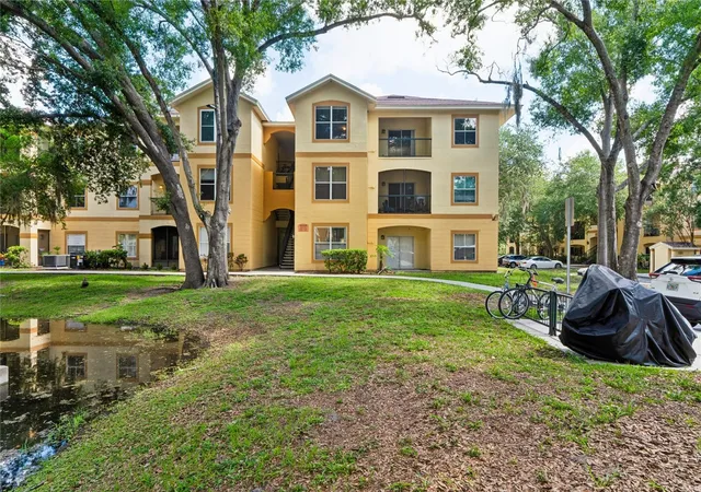 2nd image of 5618 Pinnacle Hts Cir, Tampa, FL 33624