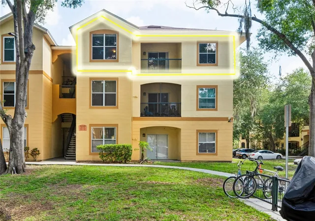 3rd image of 5618 Pinnacle Hts Cir, Tampa, FL 33624