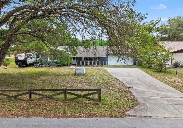 Photo 4 of Sale Pending at 16738 SE 63 Lane, Ocklawaha, FL 32179 | MLS# TB8501571 | Listing updated on 2026-09-14