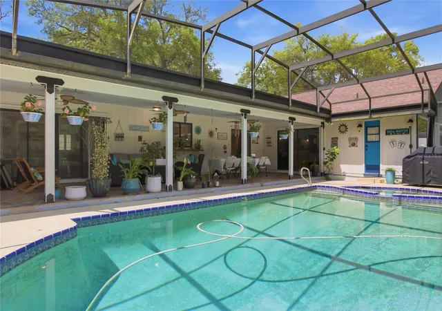 Photo 2 of Single family home for sale at 128 W Greentree Ln, Lake Mary, FL 32746 | MLS# V4948722 | Listing updated on 2026-10-03