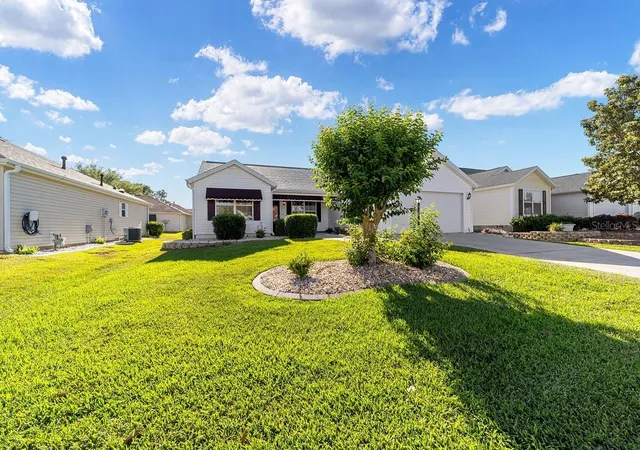 Photo 2 of Single family home for sale at 17637 Se 80th Altamaha Ct, The Villages, FL 32162 | MLS# OM723515 | Listing updated on 2026-09-19