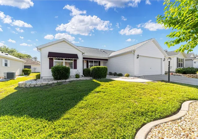 Photo 3 of Single family home for sale at 17637 Se 80th Altamaha Ct, The Villages, FL 32162 | MLS# OM723515 | Listing updated on 2026-09-19