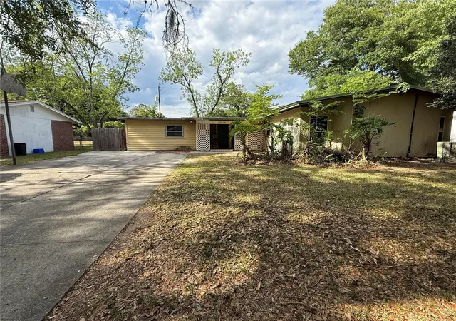 Homes for sale in Gainesville, FL | 1610 Ne 19th Pl, Gainesville, FL 32609 | MLS# GC539790