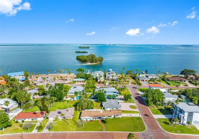 Photo 3 of Single family home for sale at 1794 Santa Barbara Dr, Dunedin, FL 34698 | MLS# TB8501608 | Listing updated on 2026-09-29