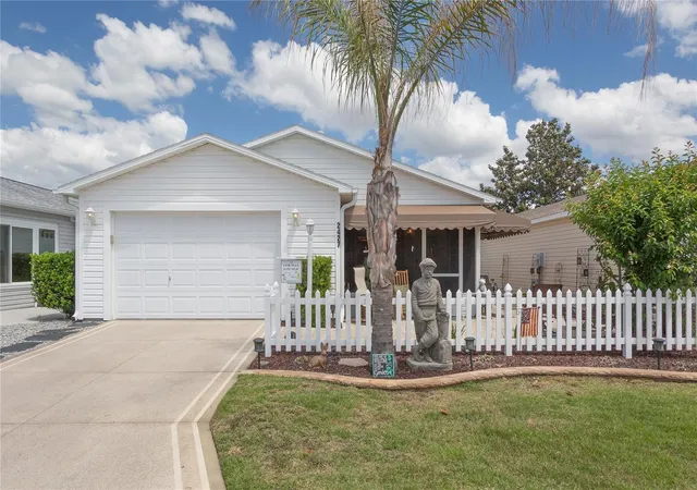 Photo 2 of Single family home for sale at 2427 Southern Oak St, The Villages, FL 32162 | MLS# G5111504 | Listing updated on 2026-09-25