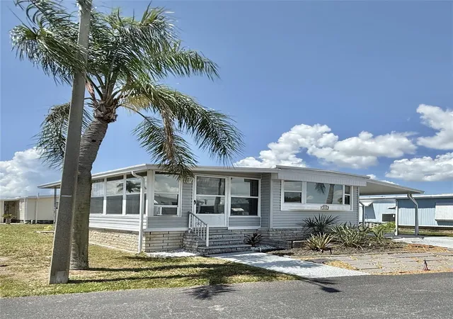 Homes for sale in St Petersburg, FL | 614 Mount Key Ave Ne #631, St Petersburg, FL 33702 | MLS# TB8501620