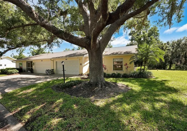 3rd image of 3925 Oakhurst Blvd, Sarasota, FL 34233 | MLS# A4691326
