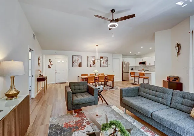 4th image of 3925 Oakhurst Blvd, Sarasota, FL 34233 | MLS# A4691326