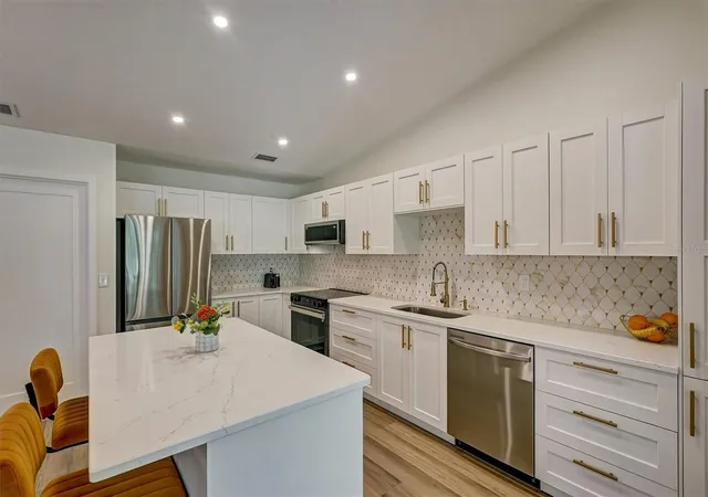 5th image of 3925 Oakhurst Blvd, Sarasota, FL 34233 | MLS# A4691326