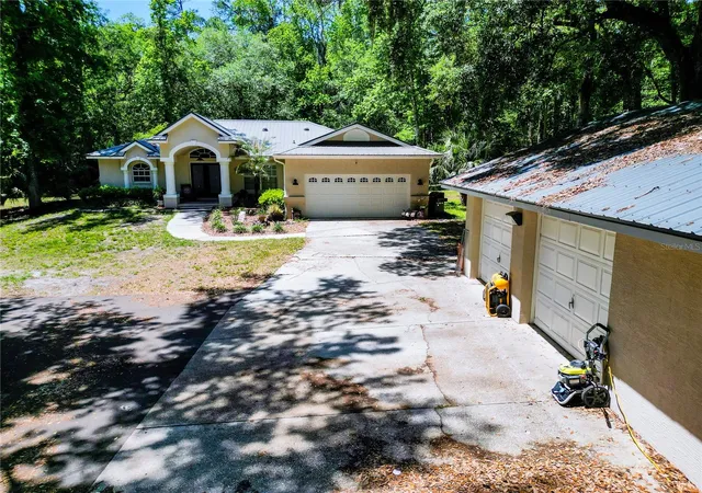 Photo 3 of Single family home for sale at 5215 Cedar Ln, Brooksville, FL 34601 | MLS# TB8501625 | Listing updated on 2026-08-28