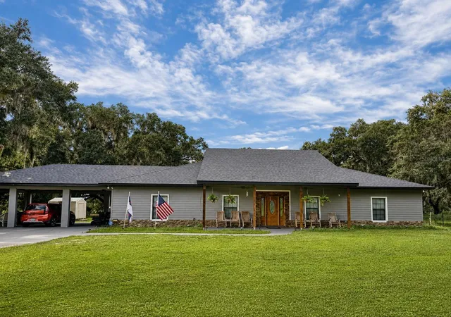 Single family home for sale at 2672 SE 35th Street, SUMTERVILLE, FL 33585 | MLS# OM723530