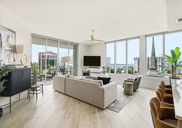 Listing Photo 4 - Condo for sale in building located at 111 S Pineapple Ave, Sarasota, FL 34236 - Unit #714