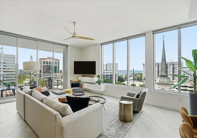 Listing Photo 5 - Condo for sale in building located at 111 S Pineapple Ave, Sarasota, FL 34236 - Unit #714