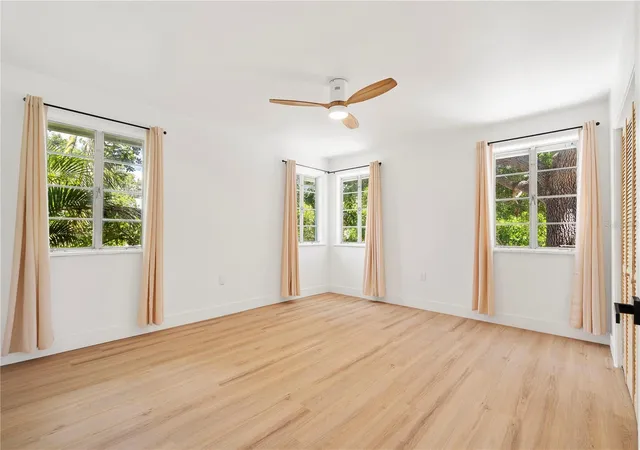 3rd image of 2002 Virginia Dr, Bradenton, FL 34205 | MLS# A4691391
