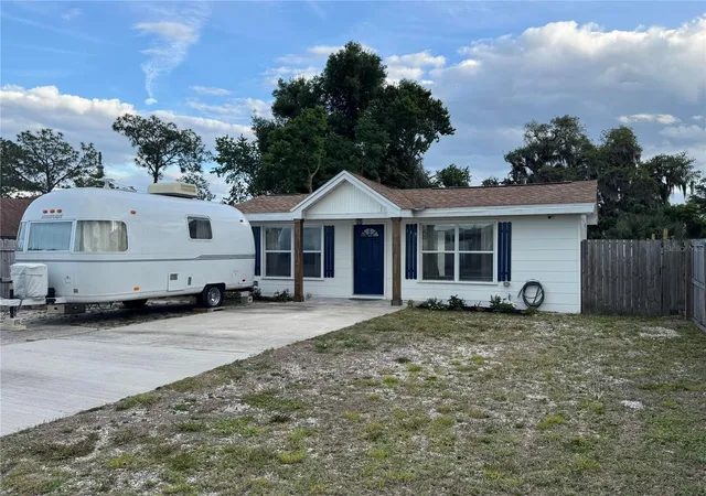 Photo 1 of Single family home for sale at 135 Carroll St, Clermont, FL 34711 | MLS# O6402225 | Listing updated on 2026-08-25