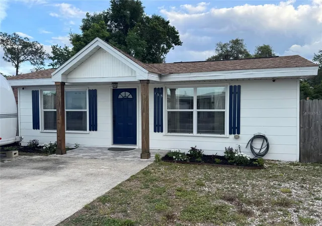 Photo 2 of Single family home for sale at 135 Carroll St, Clermont, FL 34711 | MLS# O6402225 | Listing updated on 2026-08-25