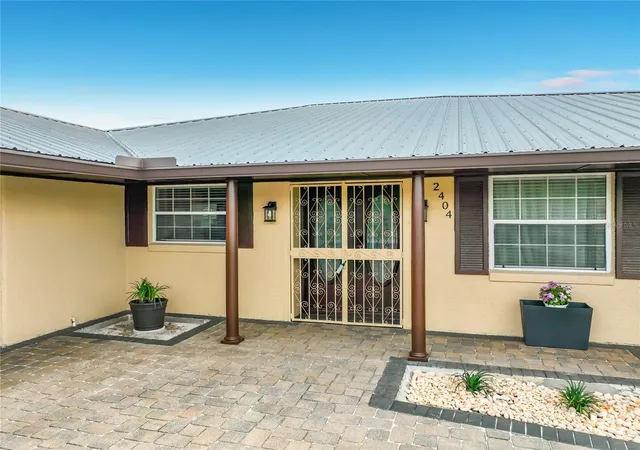 3rd image of 2404 Lauderdale Ct, Orlando, FL 32805 | MLS# O6402242