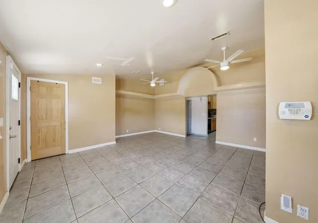 3rd image of 7207 S West Shore Blvd, Tampa, FL 33616 | MLS# A4691401