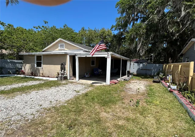 Photo 2 of Single family home for sale at 629 Holmes Ave, Daytona Beach, FL 32114 | MLS# V4948736 | Listing updated on 2026-10-05