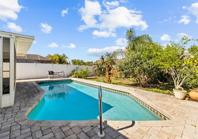 Photo 3 of Single family home for sale at 6609 Mauna Loa Blvd, Sarasota, FL 34241 | MLS# A4691414 | Listing updated on 2026-10-10