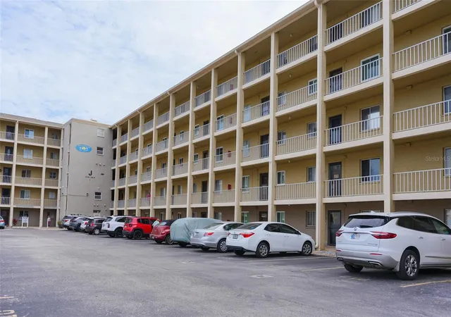 Homes for sale in Bradenton, FL | 3607 Lake Bayshore Dr #312, Bradenton, FL 34205 | MLS# A4691418