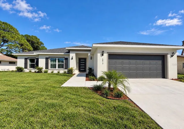 Single family home for sale at 5813 Regent Rd, VENICE, FL 34293 | MLS# O6402283