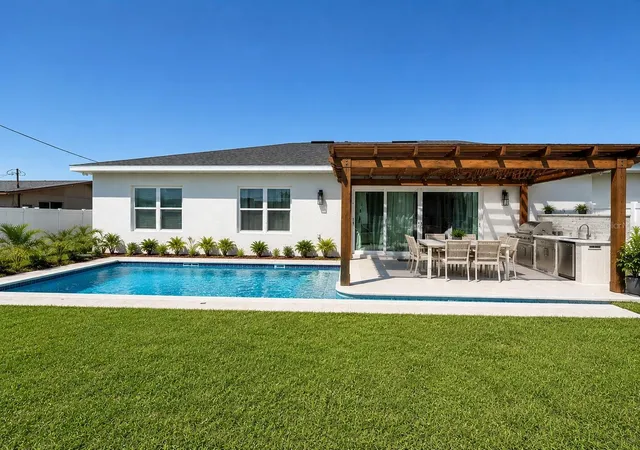 Photo 18 of Single family home for sale at 5813 Regent Rd, VENICE, FL 34293 | MLS# O6402283 | Listing updated on 2026-10-09
