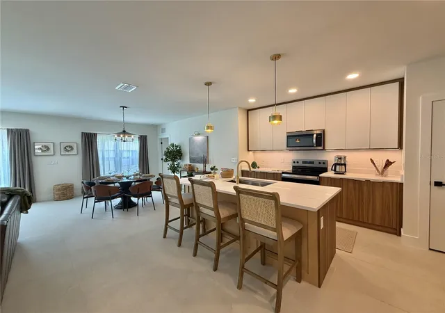 Photo 3 of Single family home for sale at 5813 Regent Rd, Venice, FL 34293 | MLS# O6402283 | Listing updated on 2026-10-09