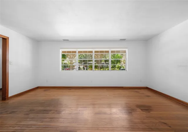 Homes for sale in Gainesville, FL | 3716 Sw 6Th Pl, Gainesville, FL 32607 | MLS# GC539810