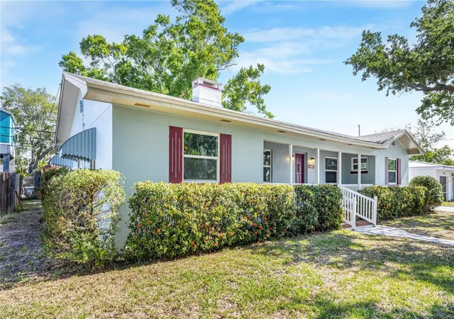 Photo 2 of Single family home for sale at 4725 Del Rio Way S, Gulfport, FL 33711 | MLS# TB8501838 | Listing updated on 2026-10-09