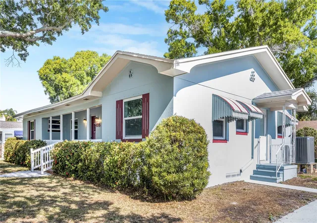 Photo 3 of Single family home for sale at 4725 Del Rio Way S, Gulfport, FL 33711 | MLS# TB8501838 | Listing updated on 2026-10-09