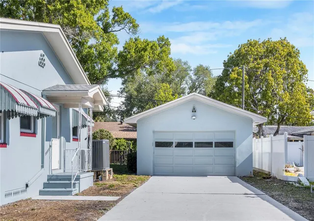 Photo 3 of Single family home for sale at 4725 Del Rio Way S, Gulfport, FL 33711 | MLS# TB8501838 | Listing updated on 2026-10-10