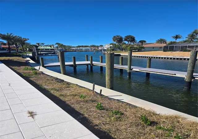Photo 4 of Sale Pending at 927 Contento St, Sarasota, FL 34242 | MLS# A4691441 | Listing updated on 2026-08-13