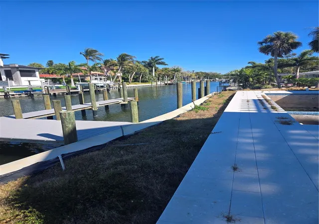 Photo 5 of Sale Pending at 927 Contento St, Sarasota, FL 34242 | MLS# A4691441 | Listing updated on 2026-08-13