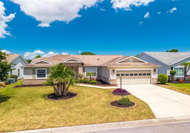 Single family home for sale at 25073 Riverwalk Dr, LEESBURG, FL 34748 | MLS# G5111576